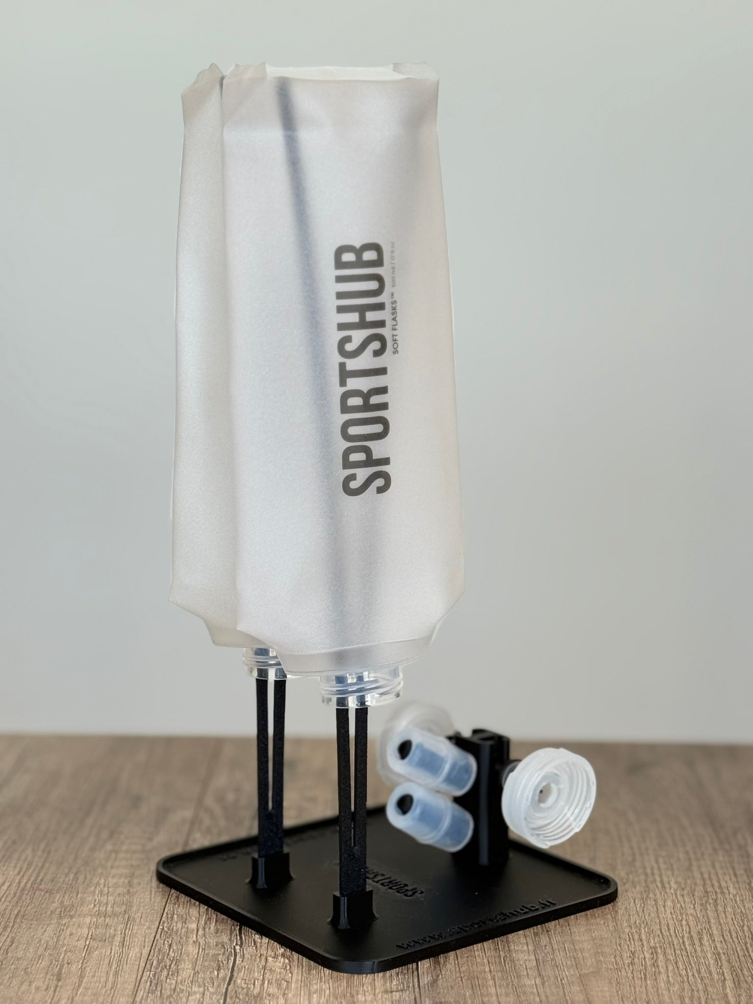 Soft flasks secándose en soporte SportsHub